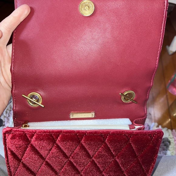 Jill & Ally Quilted Velvet Crossbody Bag - Picture 4 of 4
